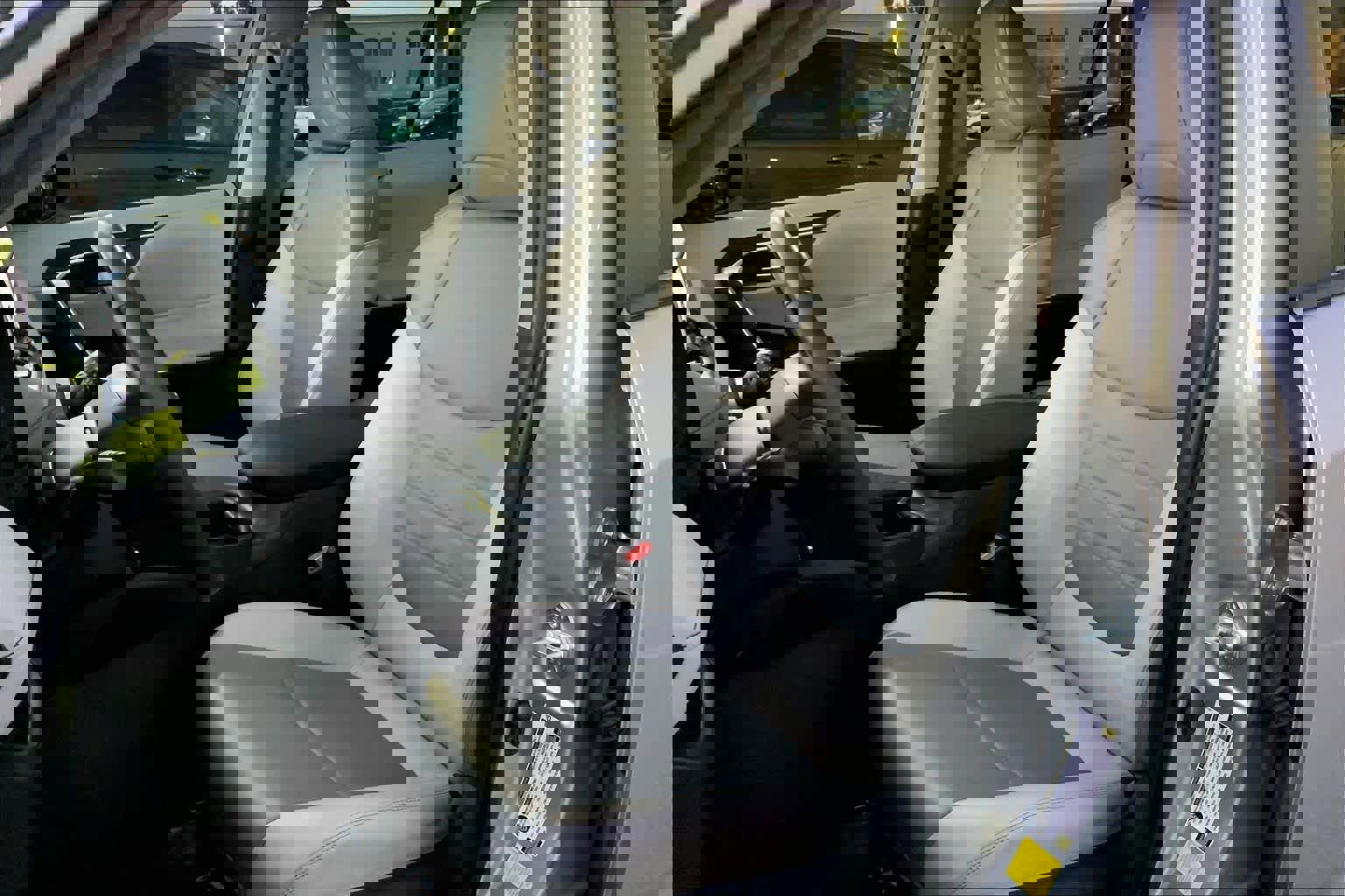 Used 2023 Toyota RAV4 XLE Premium image 8