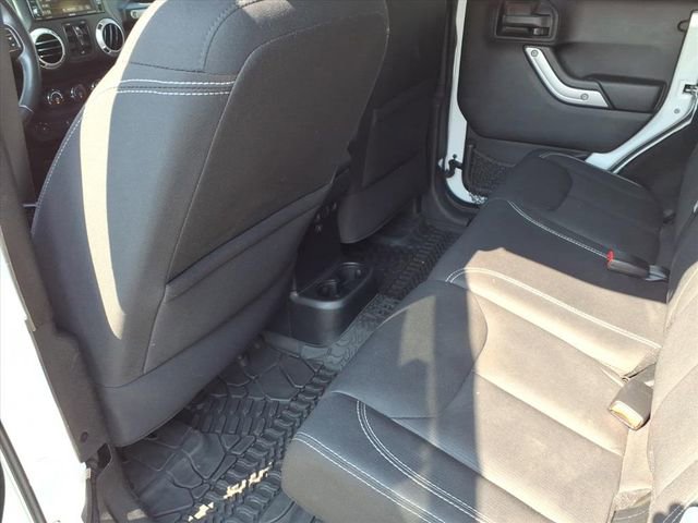 Used 2015 Jeep Wrangler Unlimited Sahara w/ Connectivity Group image 17