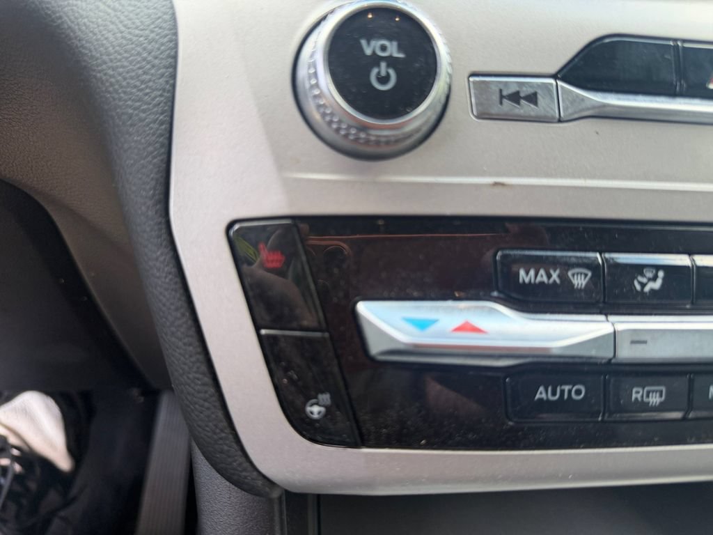 Used 2023 Ford Explorer XLT w/ Equipment Group 202A AWD/4WD image 19