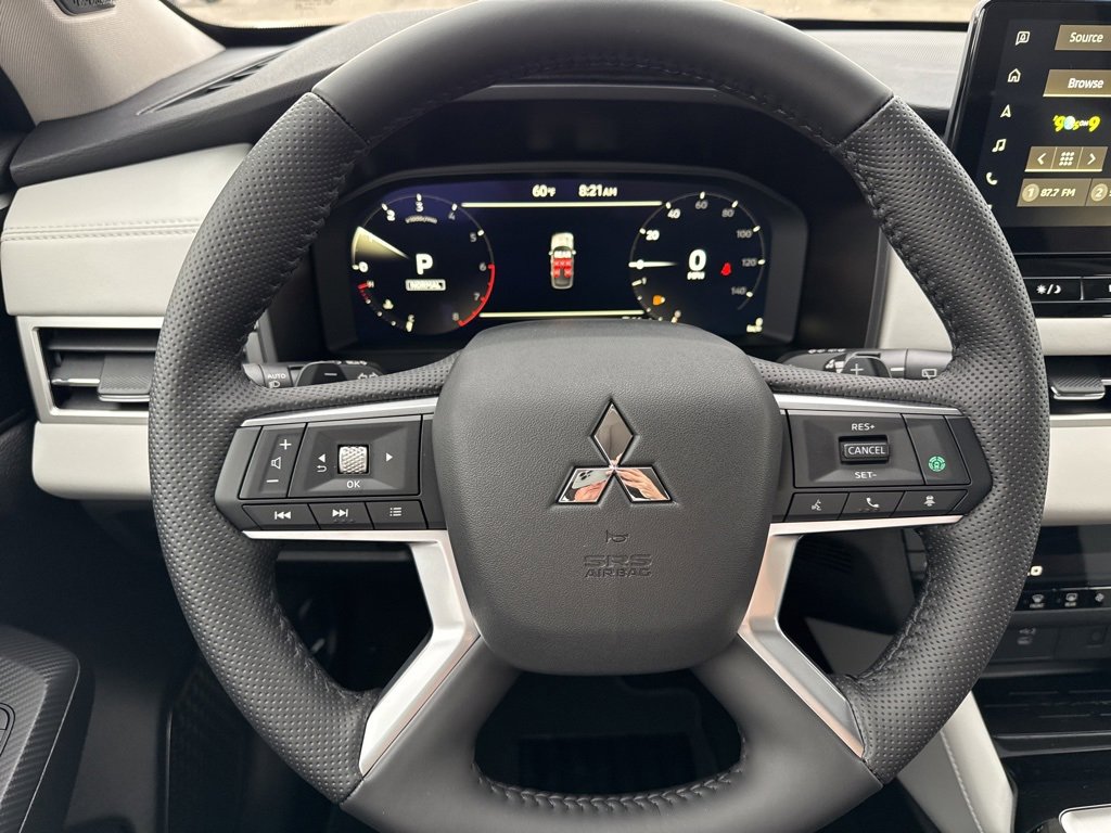New 2025 Mitsubishi Outlander SE image 13