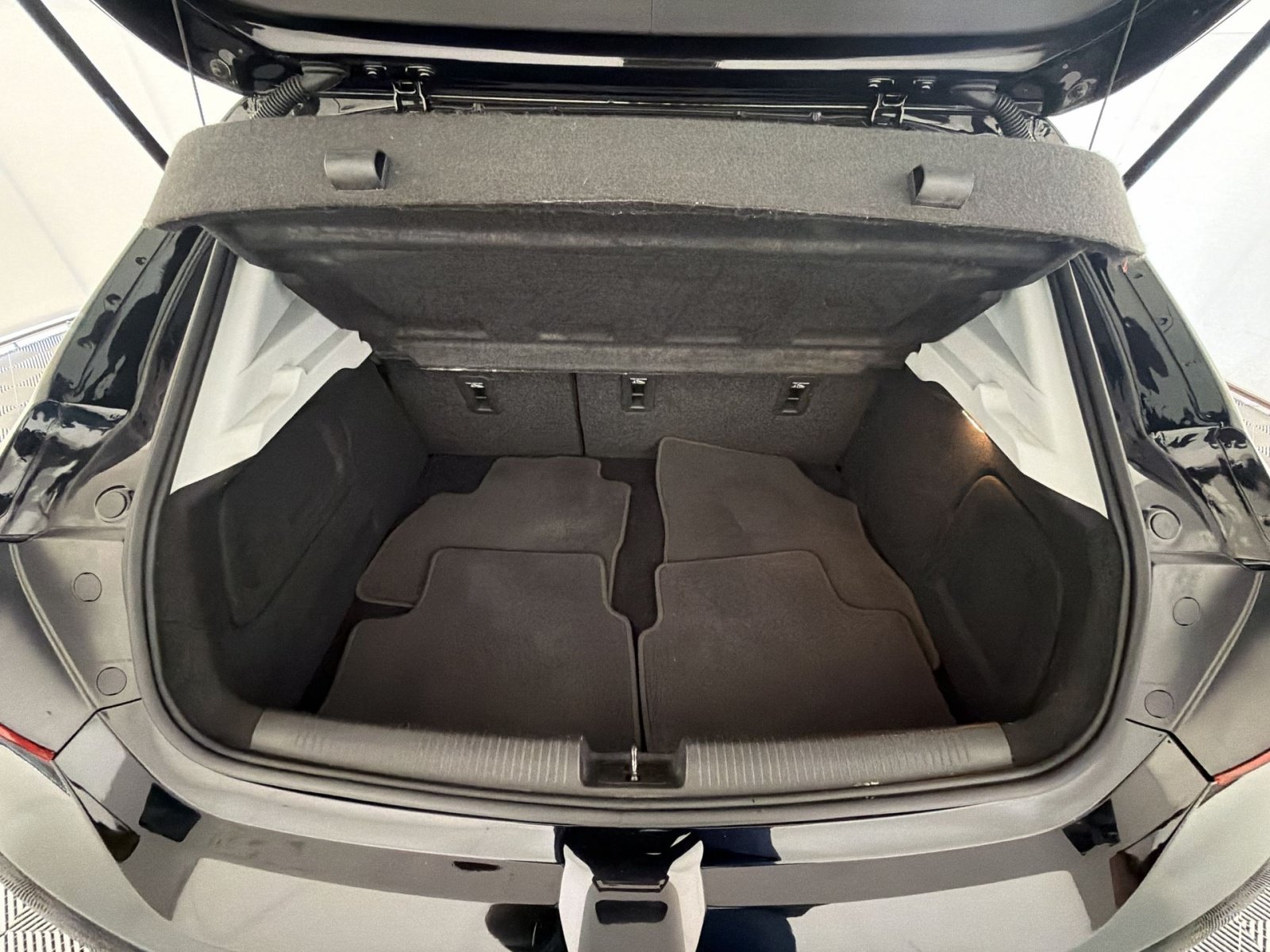 Used 2019 Chevrolet Cruze LT w/ Convenience Package FWD image 23