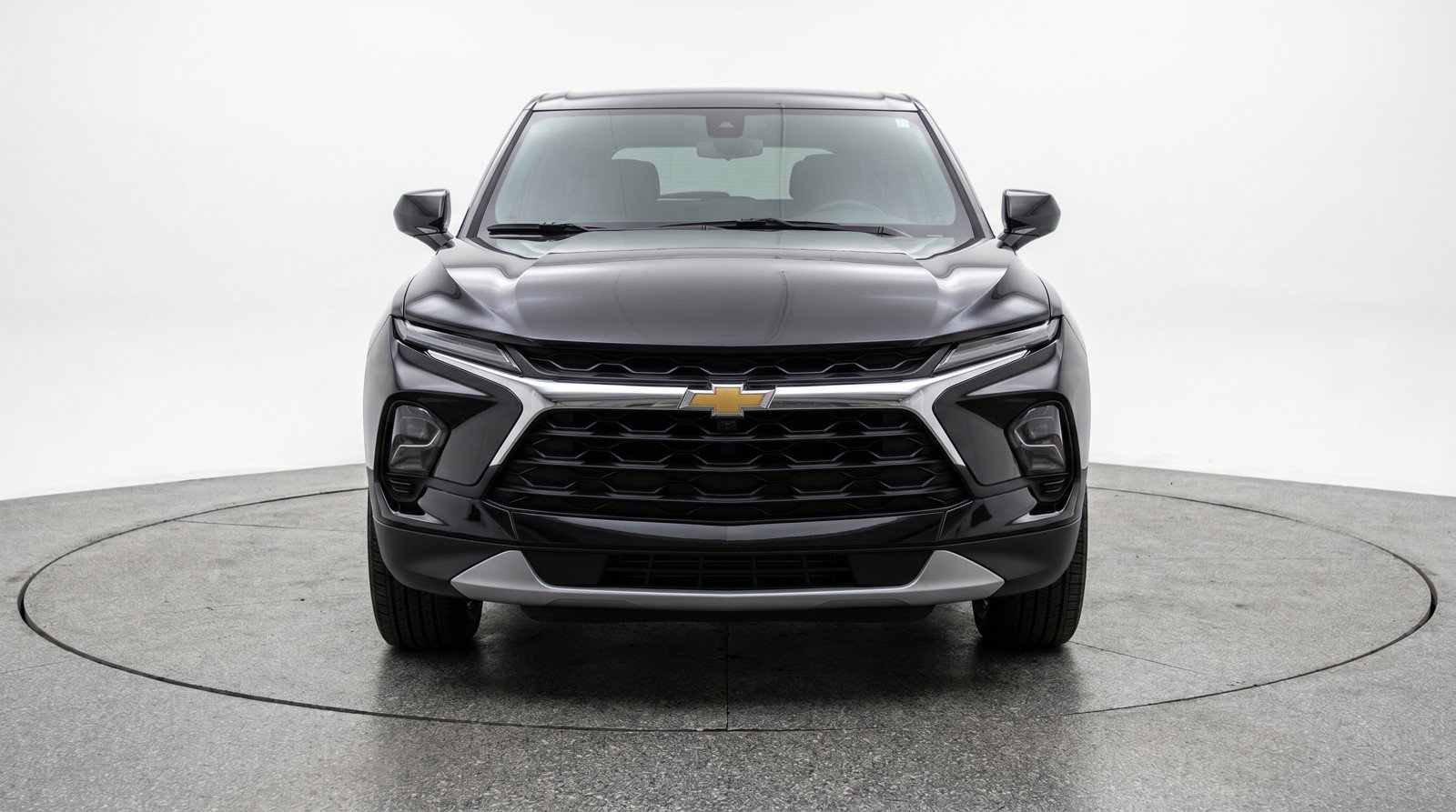 Used 2025 Chevrolet Blazer LT FWD image 2