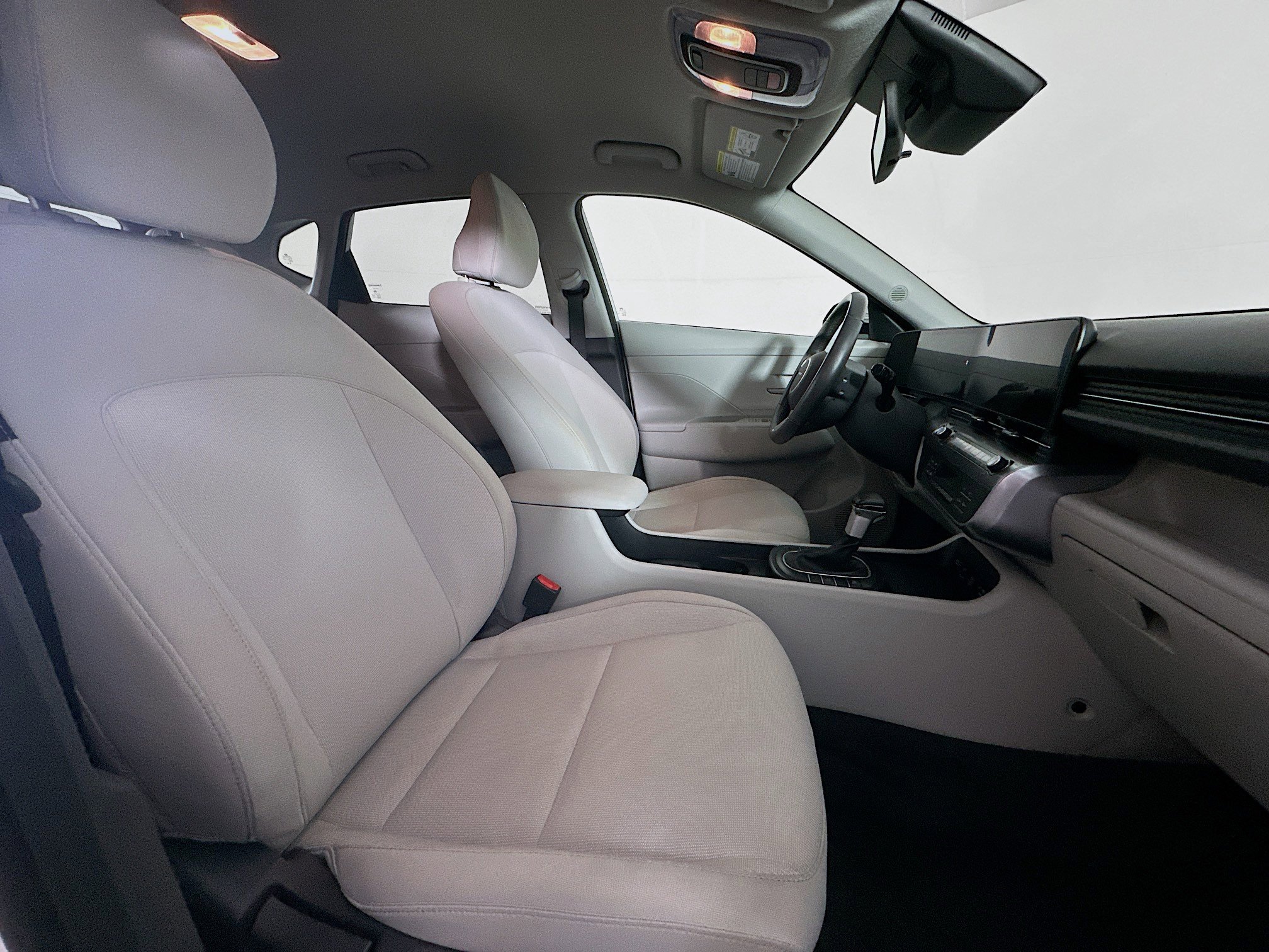 Used 2025 Hyundai Kona SEL image 29