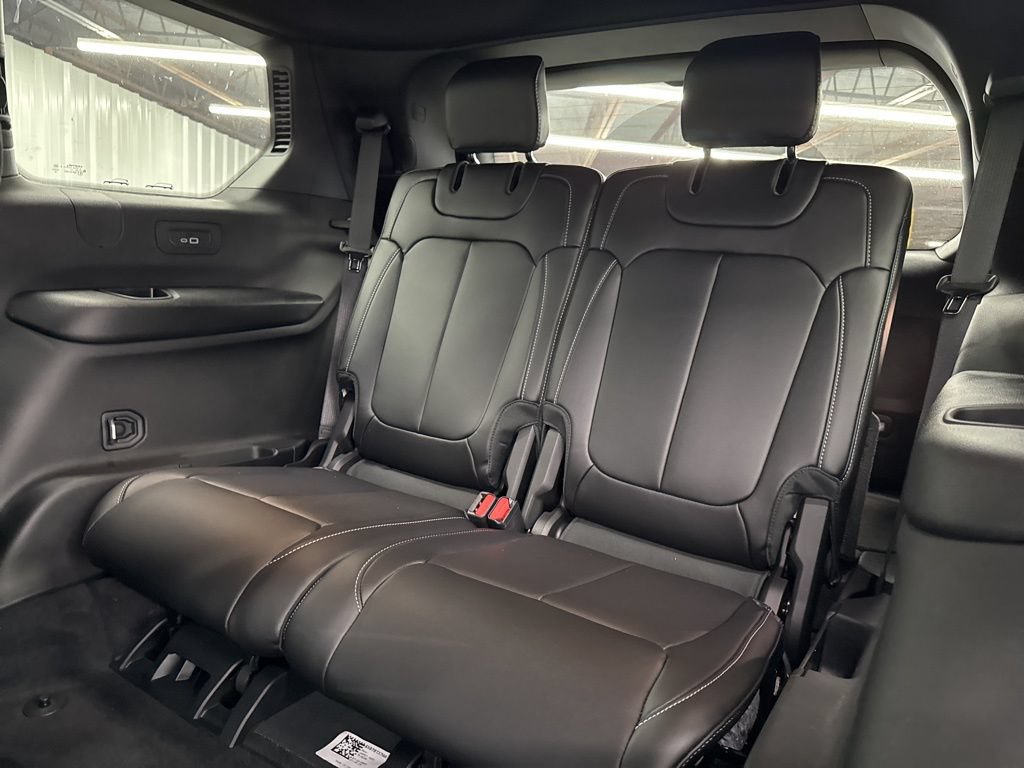 New 2025 Jeep Grand Cherokee L Limited w/ Black Appearance Package AWD/4WD image 12