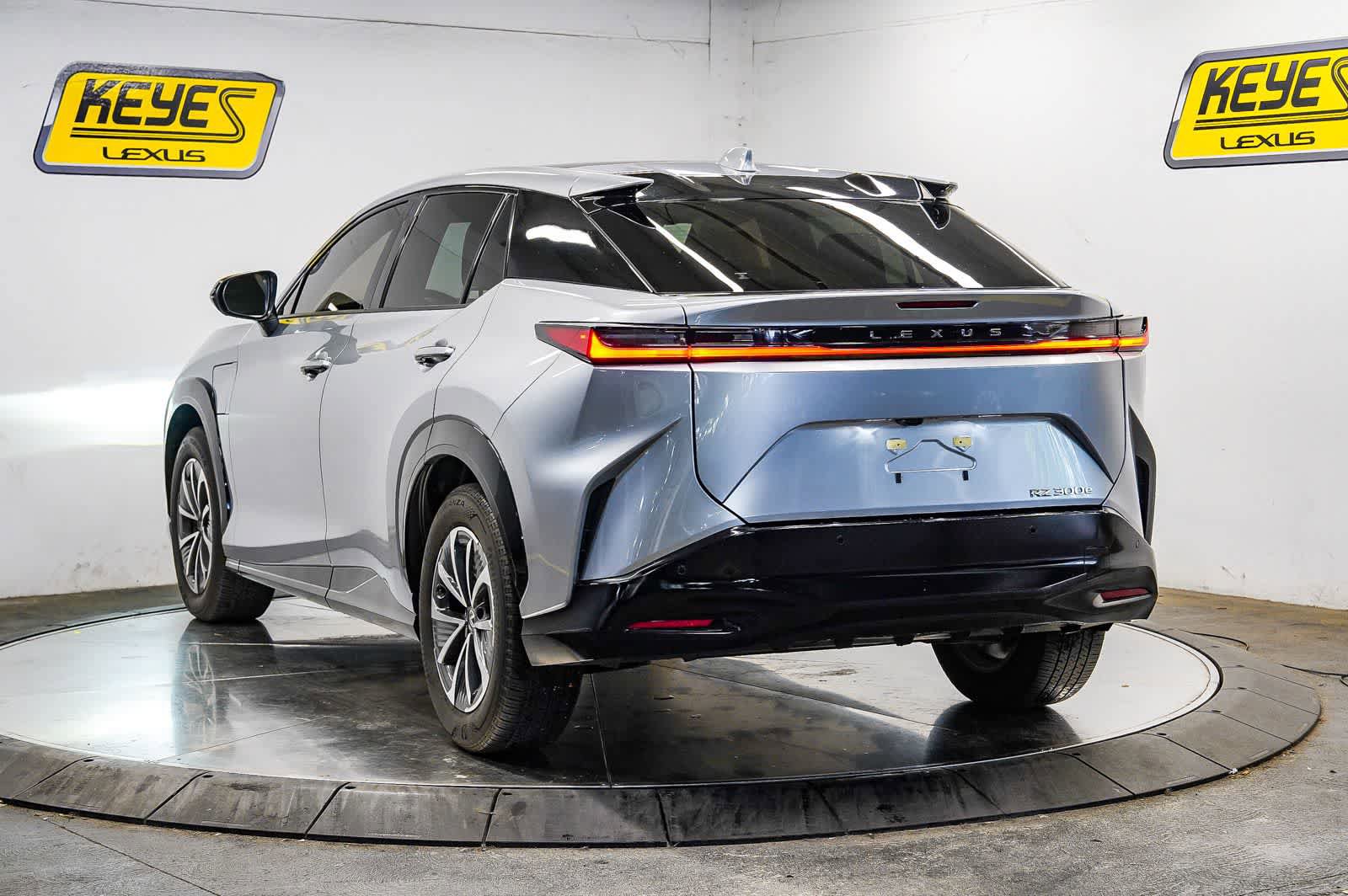 Used 2024 Lexus RZ 300e Premium FWD image 2