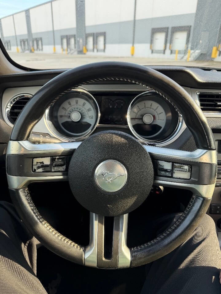 Used 2010 Ford Mustang Premium image 11