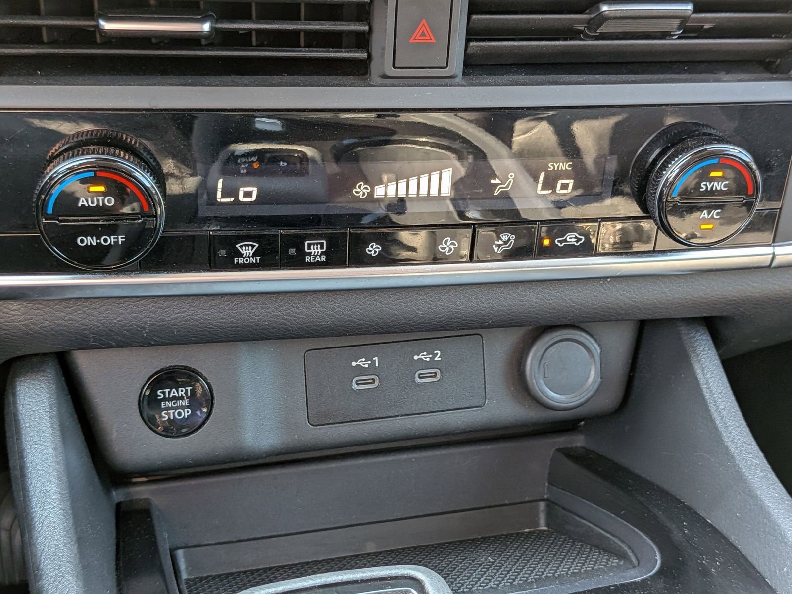 Used 2024 Nissan Rogue SV FWD image 24