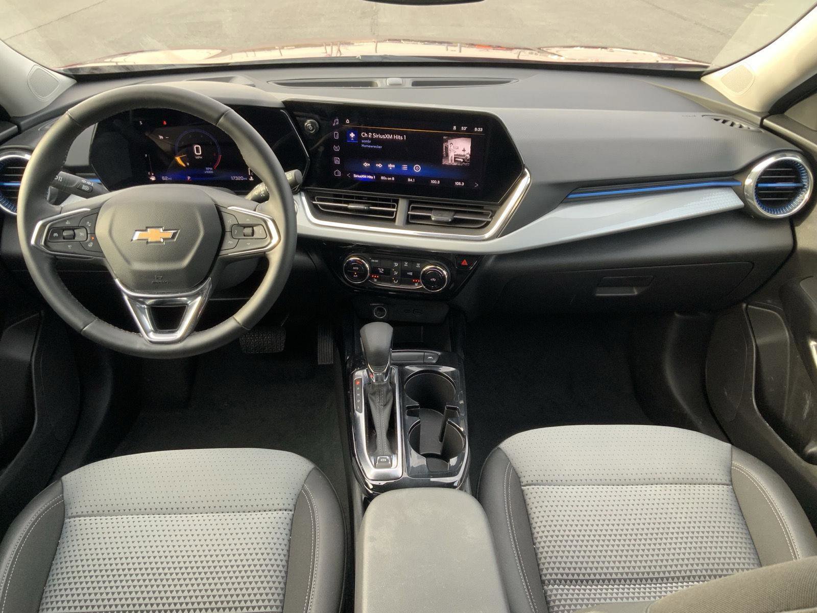 Used 2025 Chevrolet Trax LT w/ LT Convenience Package image 46