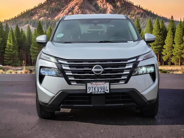 Used 2024 Nissan Rogue SV AWD/4WD image 3