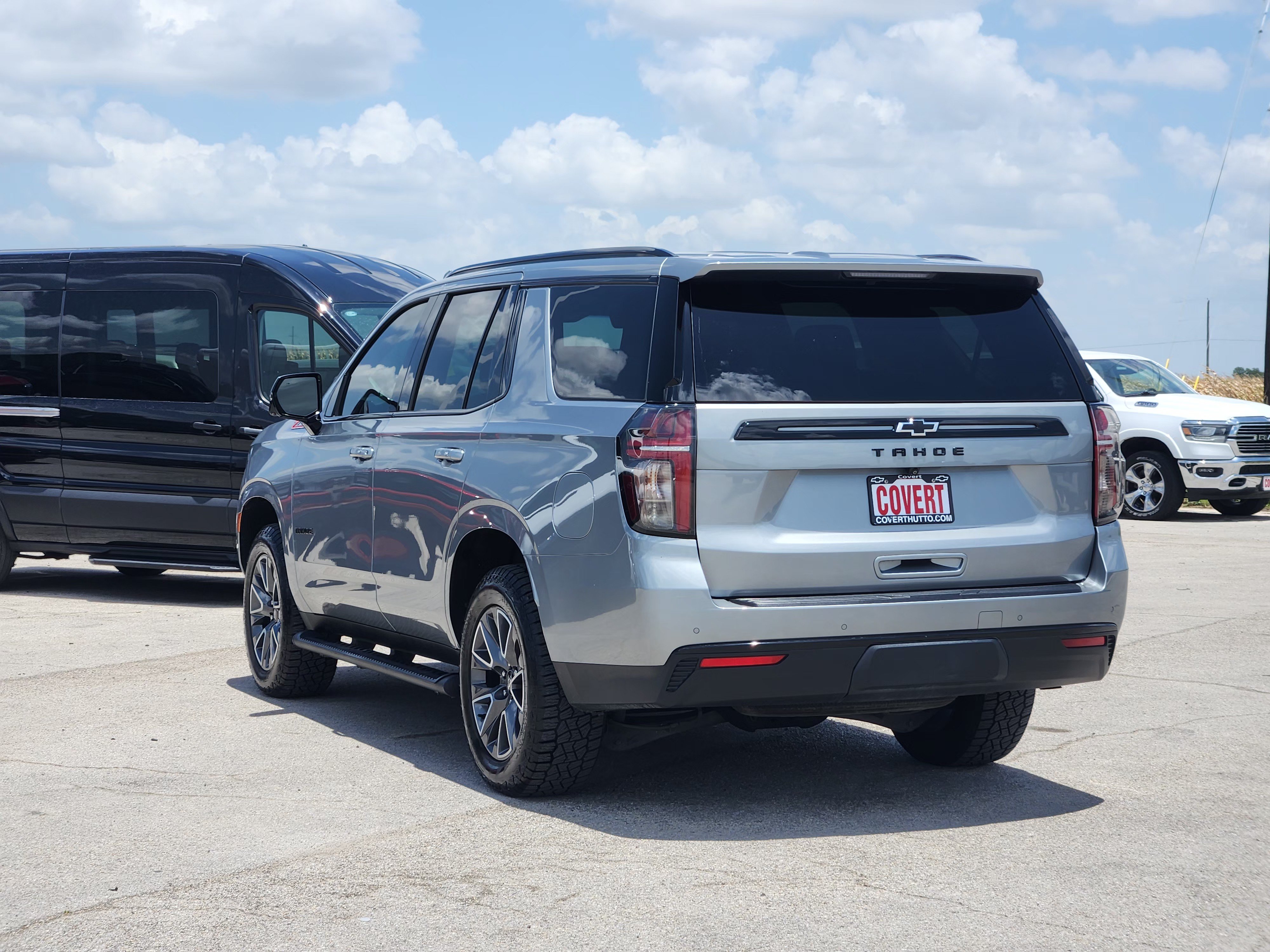 Used 2024 Chevrolet Tahoe Z71 w/ Luxury Package AWD/4WD image 5