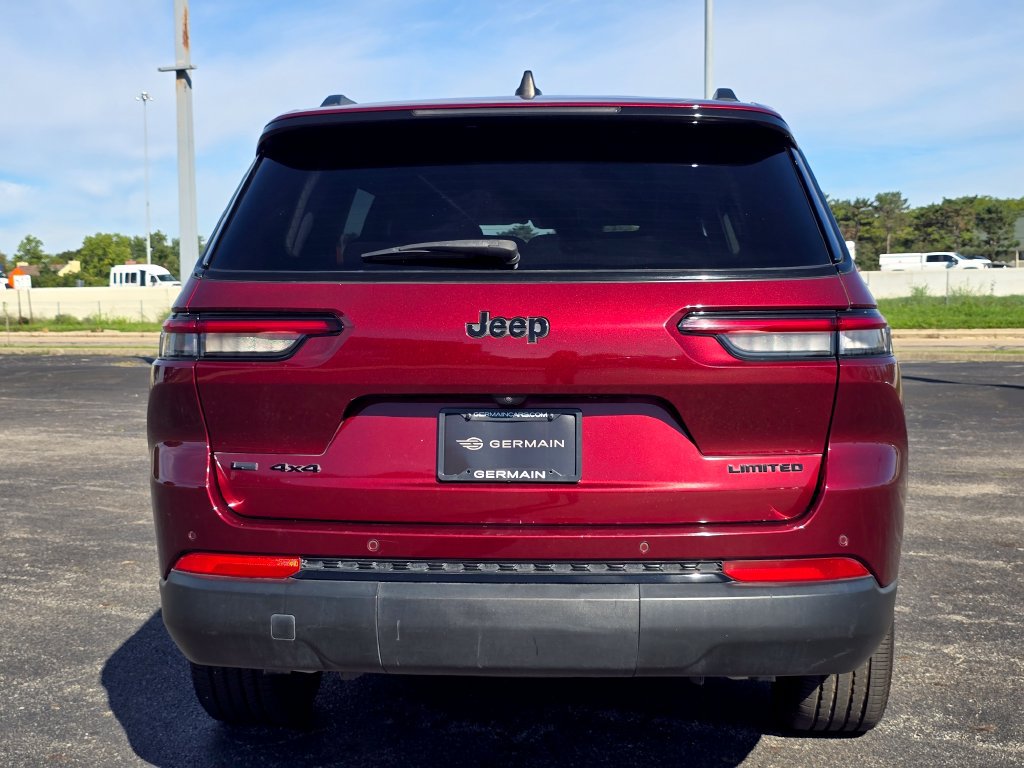 Used 2022 Jeep Grand Cherokee L Limited w/ Black Appearance Package AWD/4WD image 14