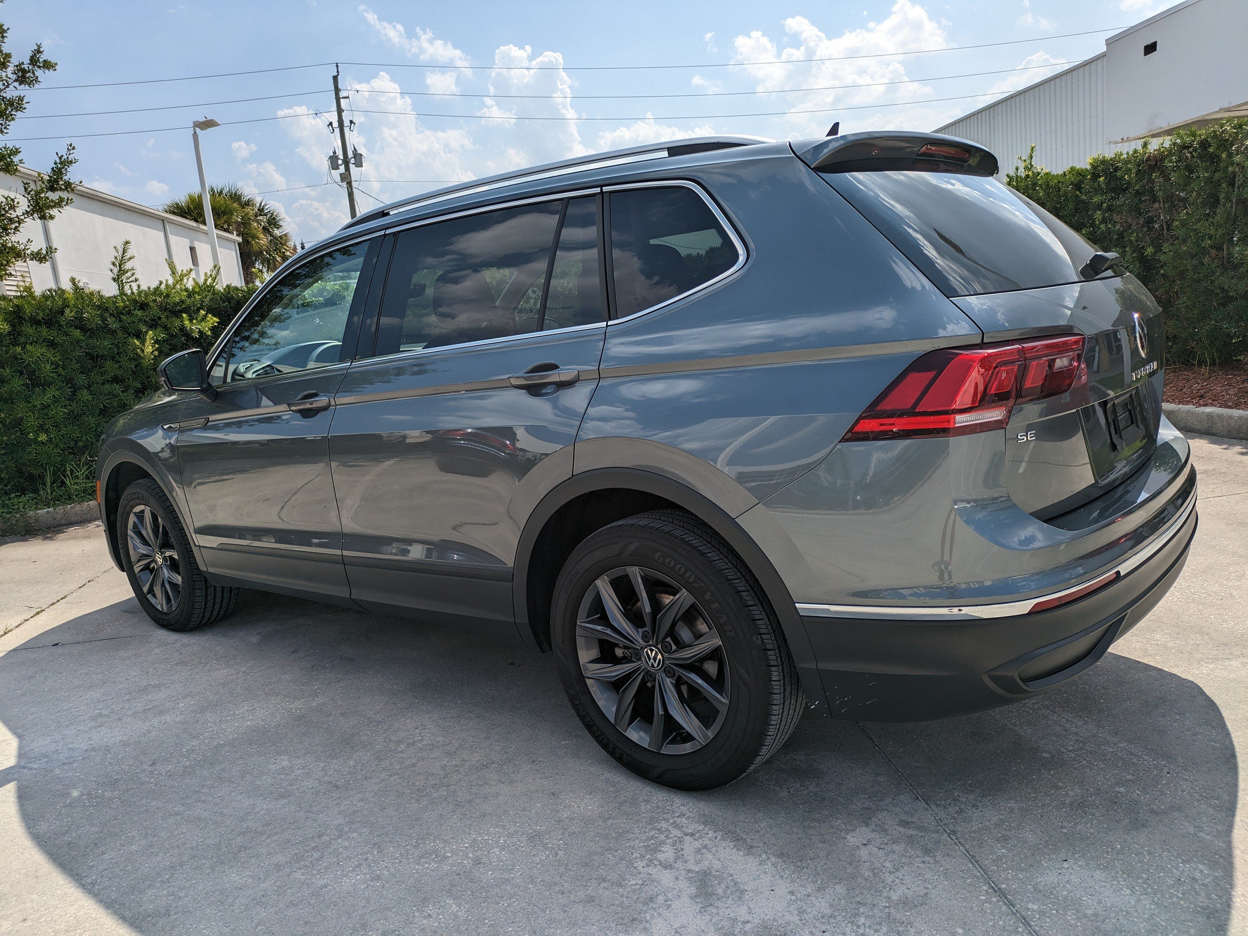 Certified 2023 Volkswagen Tiguan SE FWD image 6
