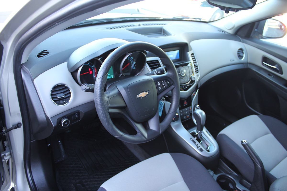 Used 2014 Chevrolet Cruze LS FWD image 15