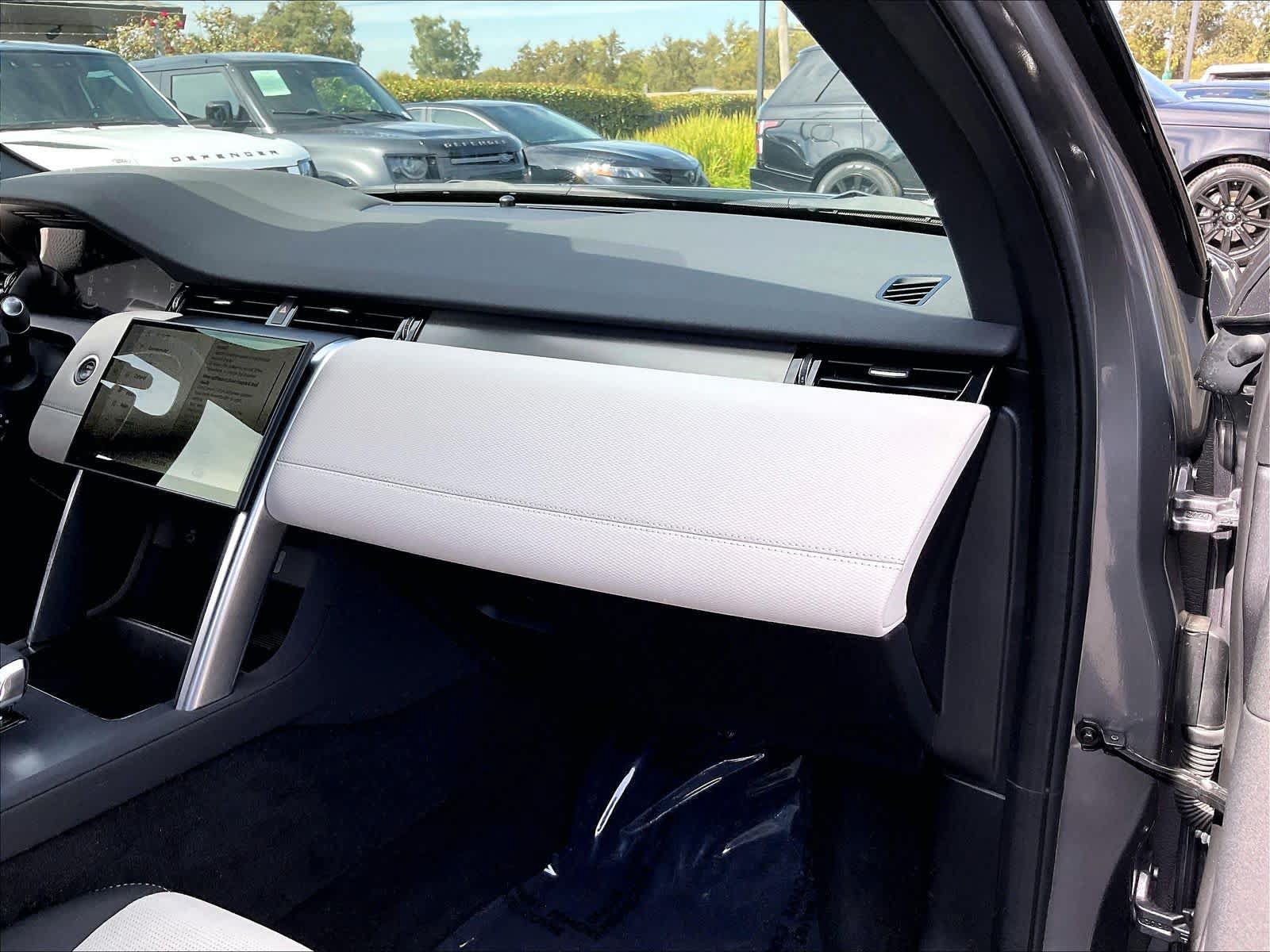 Used 2025 Land Rover Discovery Sport Dynamic SE AWD/4WD image 18