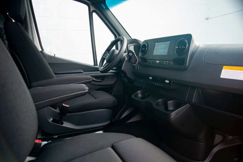 Used 2024 Mercedes-Benz Sprinter 3500 image 30