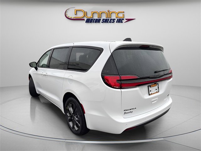 New 2026 Chrysler Pacifica Select image 2