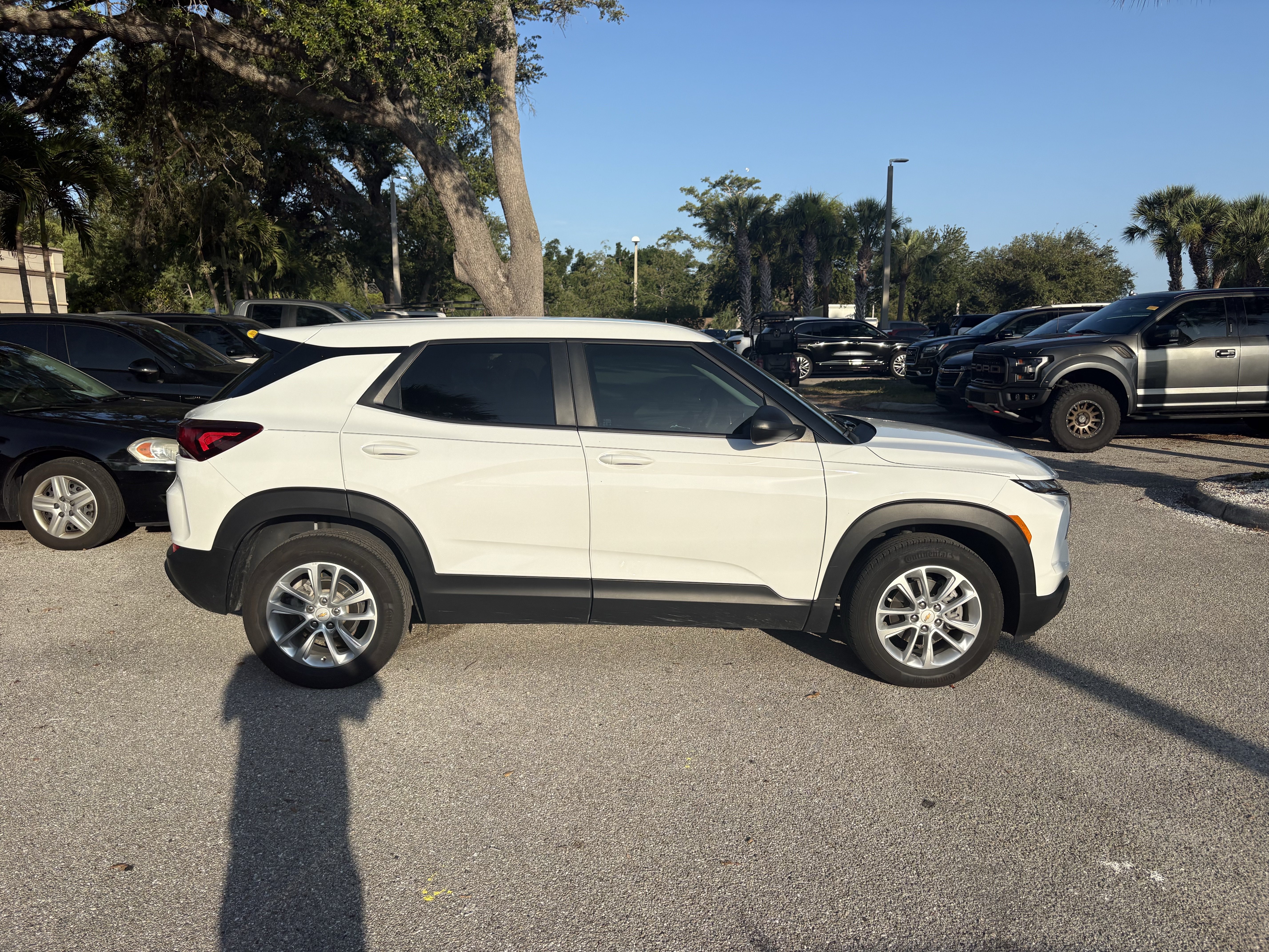 Used 2024 Chevrolet TrailBlazer LS w/ LS Convenience Package FWD image 8
