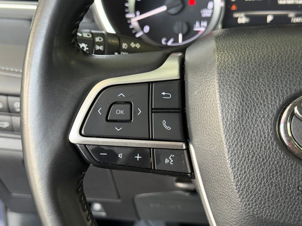 Used 2023 Toyota Highlander XLE image 27