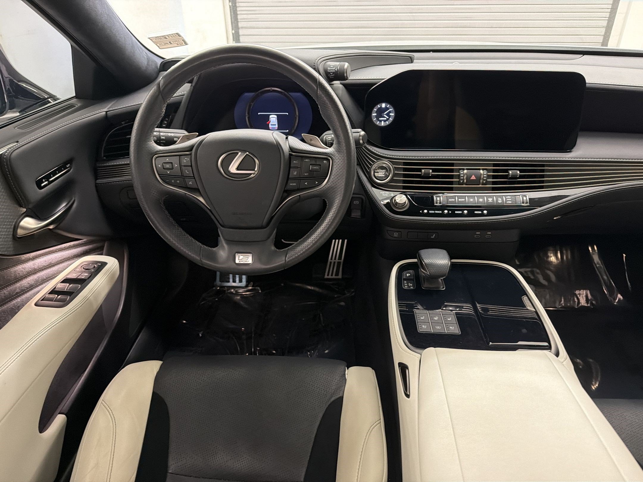 Used 2023 Lexus LS 500 F Sport w/ Accessory Package (Z1) AWD/4WD image 30