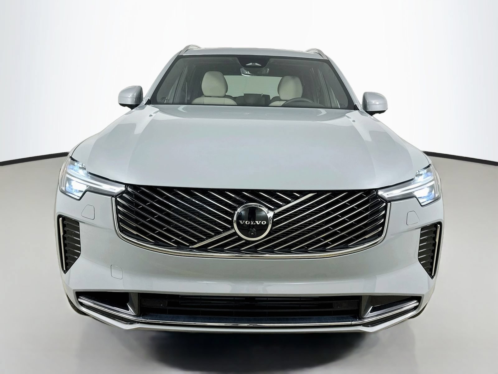 New 2026 Volvo XC90 T8 Plus w/ Protection Package Premier AWD/4WD image 2
