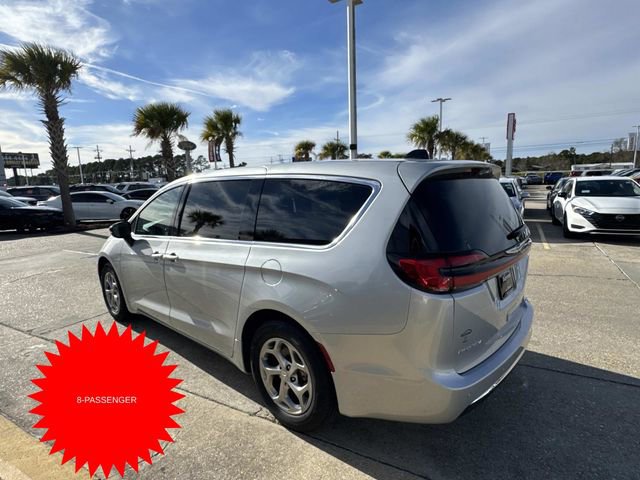 Used 2024 Chrysler Pacifica Limited image 4