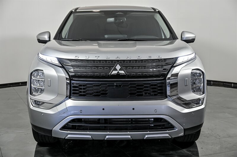 Used 2024 Mitsubishi Outlander SE AWD/4WD image 4