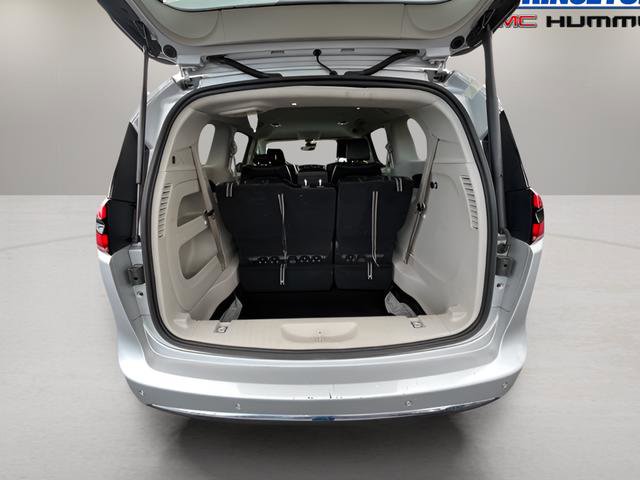 Used 2024 Chrysler Pacifica Touring-L FWD image 39