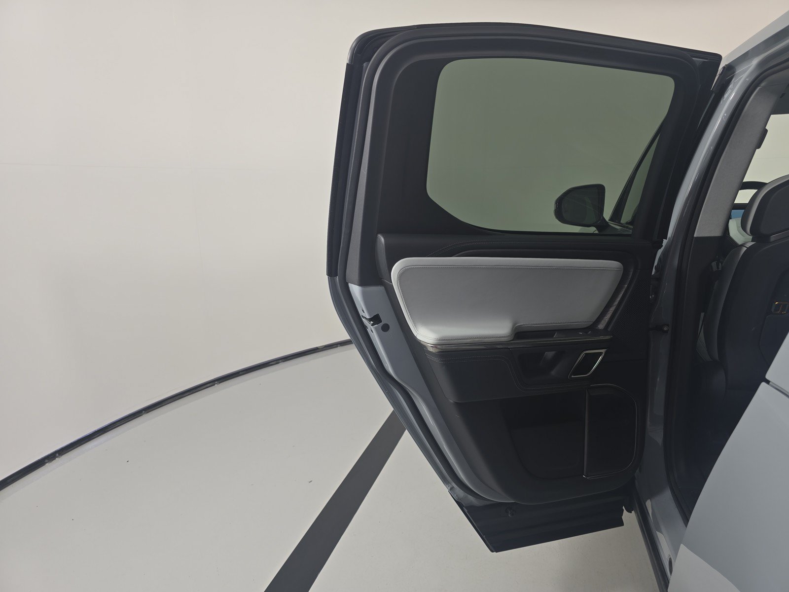 Used 2023 Rivian R1T Adventure AWD/4WD image 17