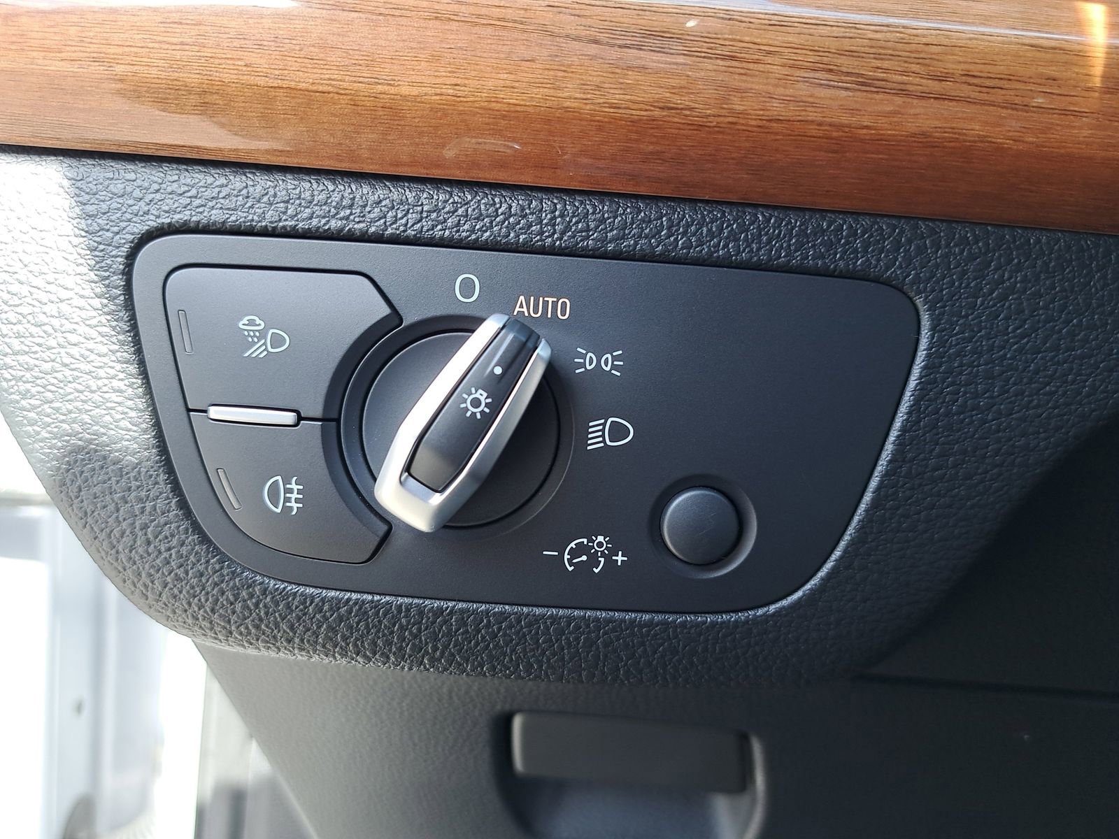 Used 2023 Audi Q5 2.0T Premium w/ Convenience Package image 28