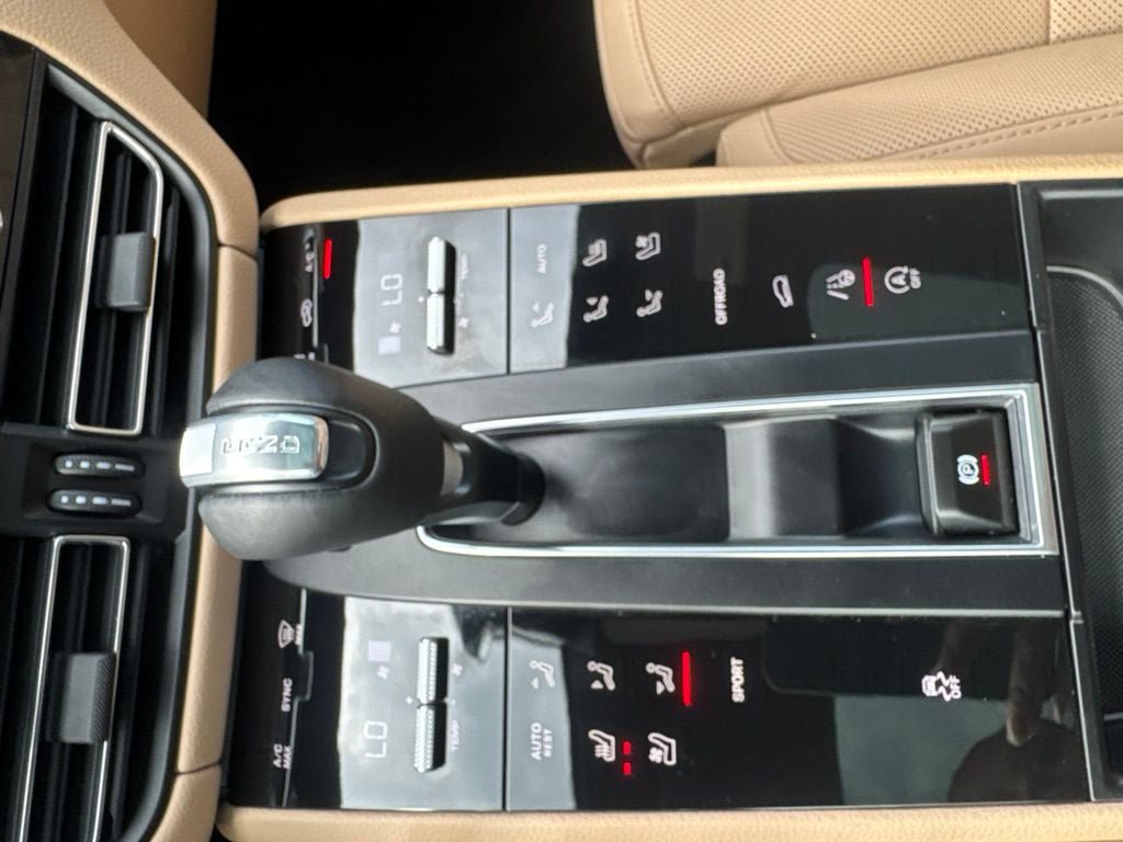 Used 2023 Porsche Macan AWD/4WD image 20