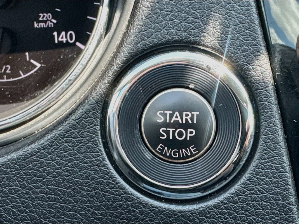 Used 2014 Nissan Rogue SV FWD image 19