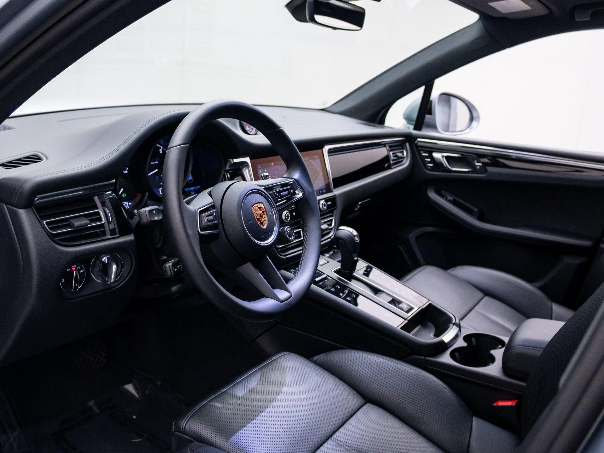 Certified 2026 Porsche Macan AWD/4WD video 3