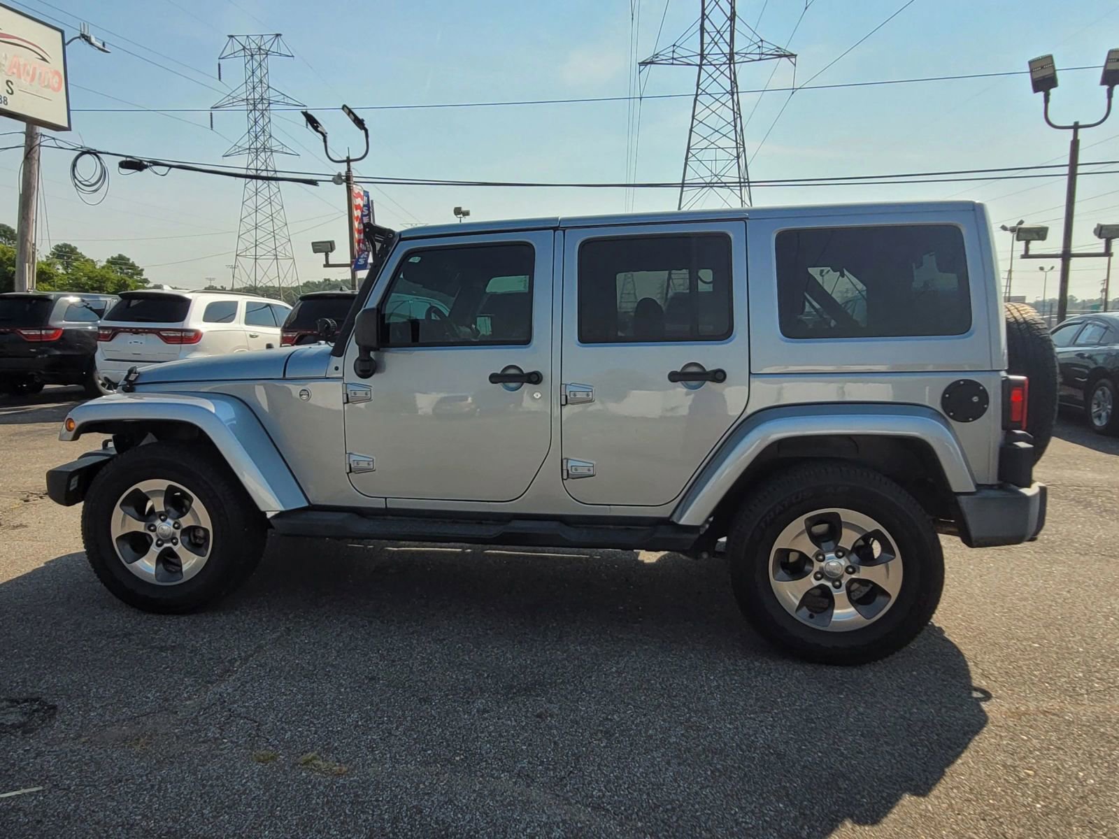 Used 2018 Jeep Wrangler Unlimited Sahara w/ Max Tow Package image 23