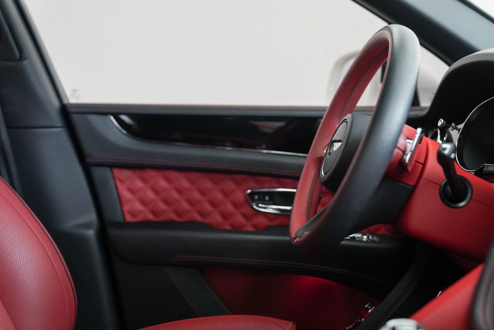 Used 2022 Bentley Bentayga image 61