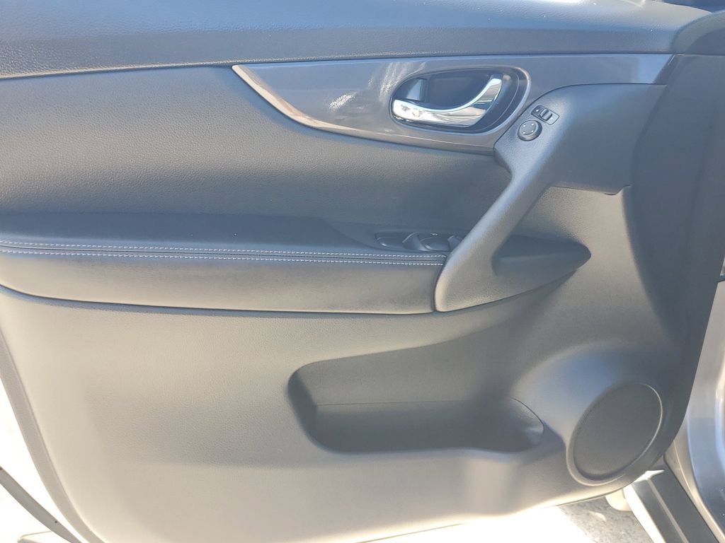 Certified 2020 Nissan Rogue SV FWD image 27