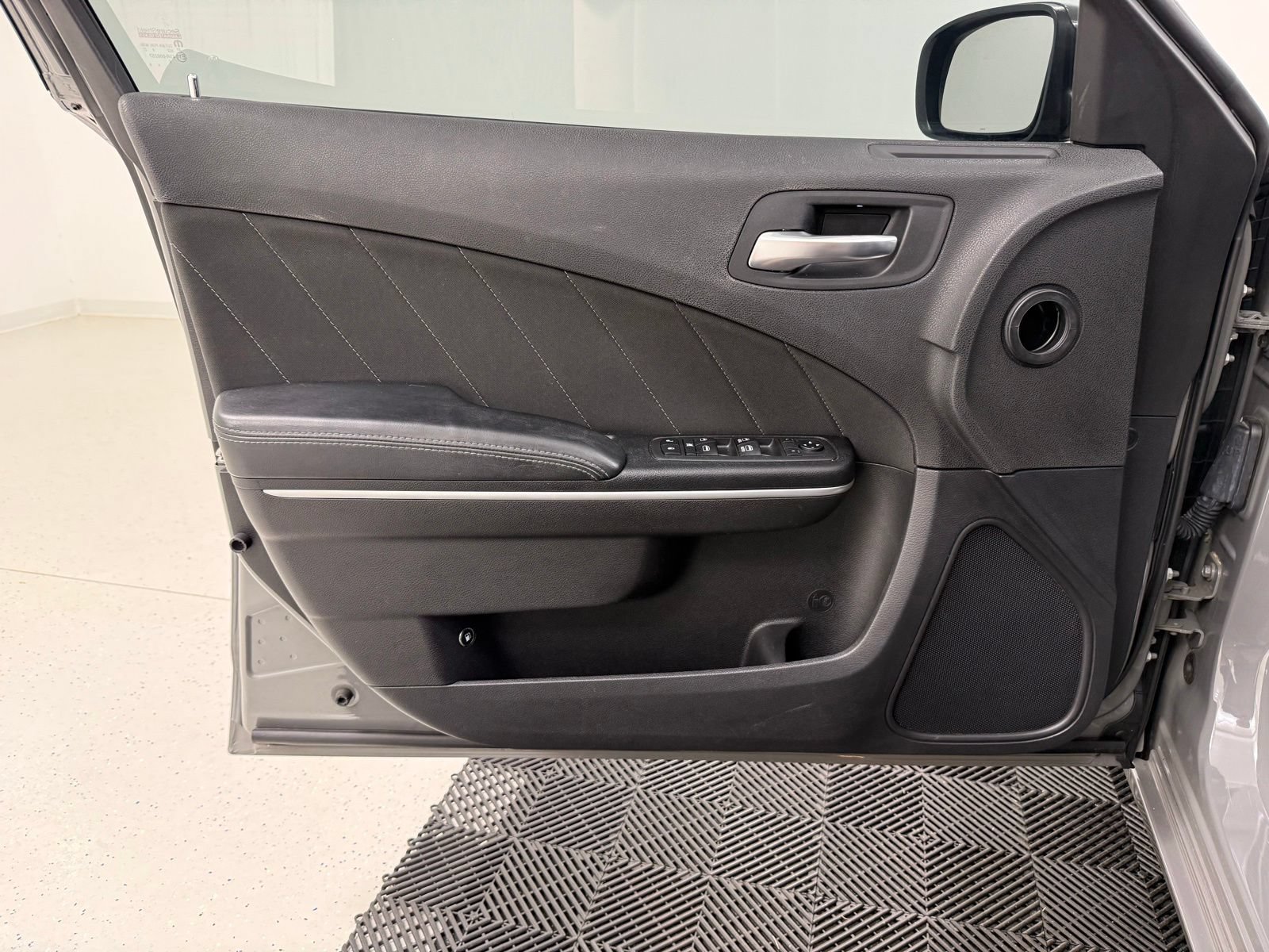 Used 2019 Dodge Charger SXT RWD image 10