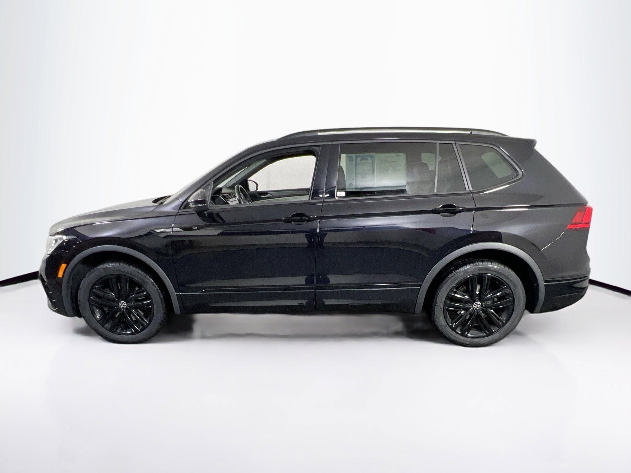 Used 2022 Volkswagen Tiguan SE R-Line AWD/4WD image 8