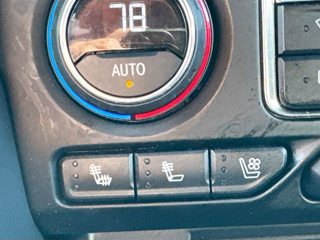 Used 2023 Chevrolet Suburban Premier image 23