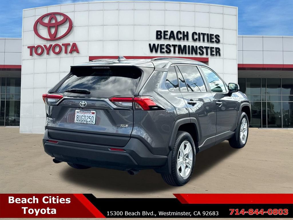 Used 2021 Toyota RAV4 XLE w/ Convenience Package FWD image 12