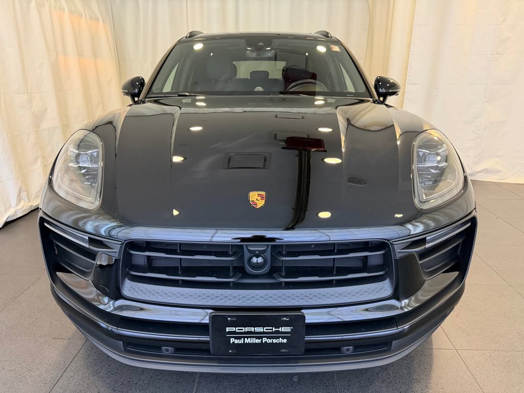 Certified 2026 Porsche Macan AWD/4WD image 6