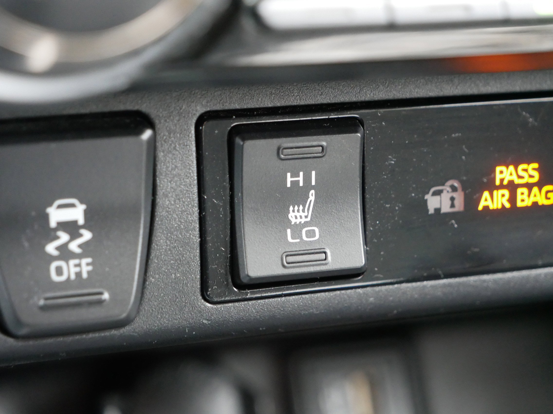 Used 2023 Toyota RAV4 XLE w/ Convenience Package image 28