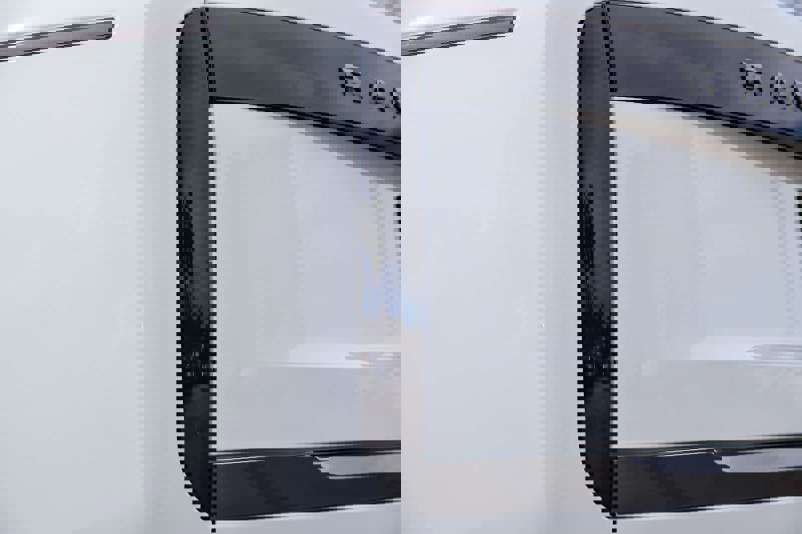 New 2026 Land Rover Range Rover SE image 7