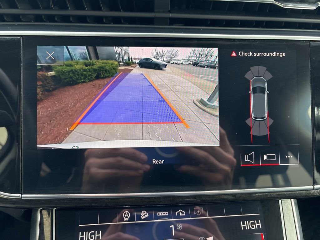 Used 2023 Audi Q7 3.0T Premium image 14