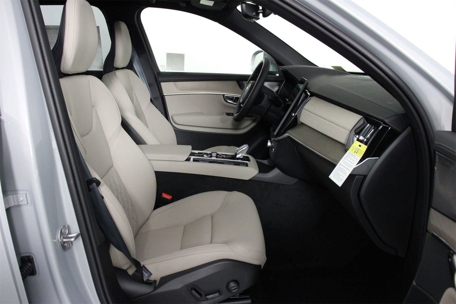 New 2026 Volvo XC90 B6 Plus image 10