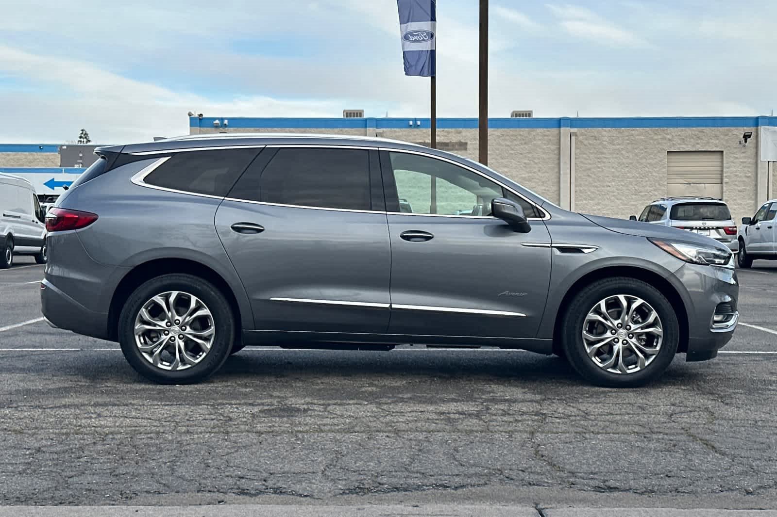 Used 2021 Buick Enclave Avenir w/ Avenir Technology Package image 9