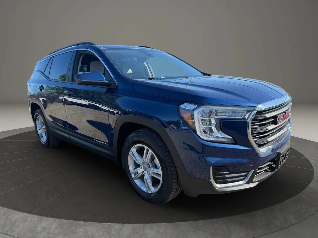 Used 2023 GMC Terrain SLE w/ Driver Convenience Package AWD/4WD image 3