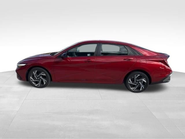 Certified 2025 Hyundai Elantra Sport image 12