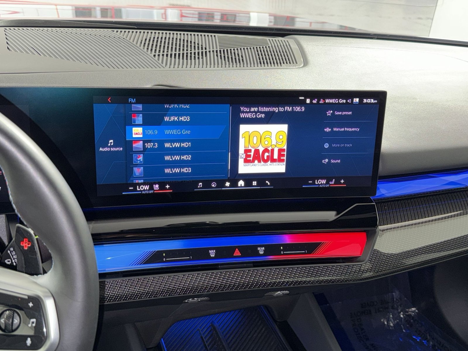 Used 2025 BMW M5 w/ Carbon Package image 15