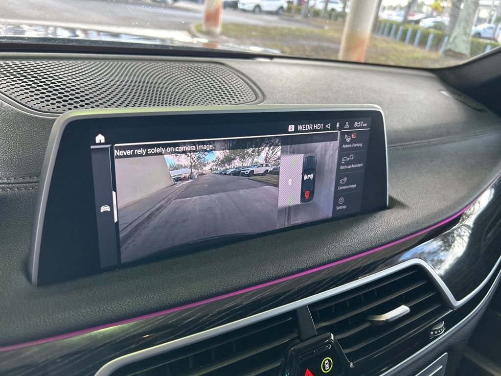 Used 2022 BMW 740i xDrive w/ M Sport Package image 7