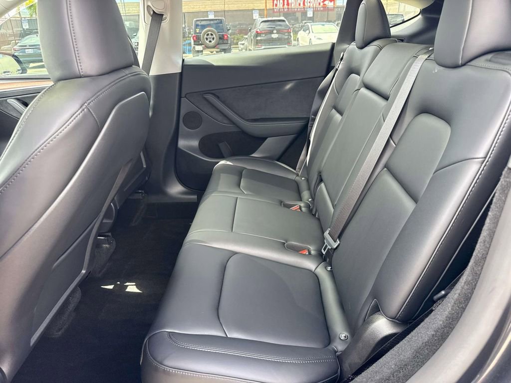 Used 2024 Tesla Model Y Long Range AWD/4WD image 11